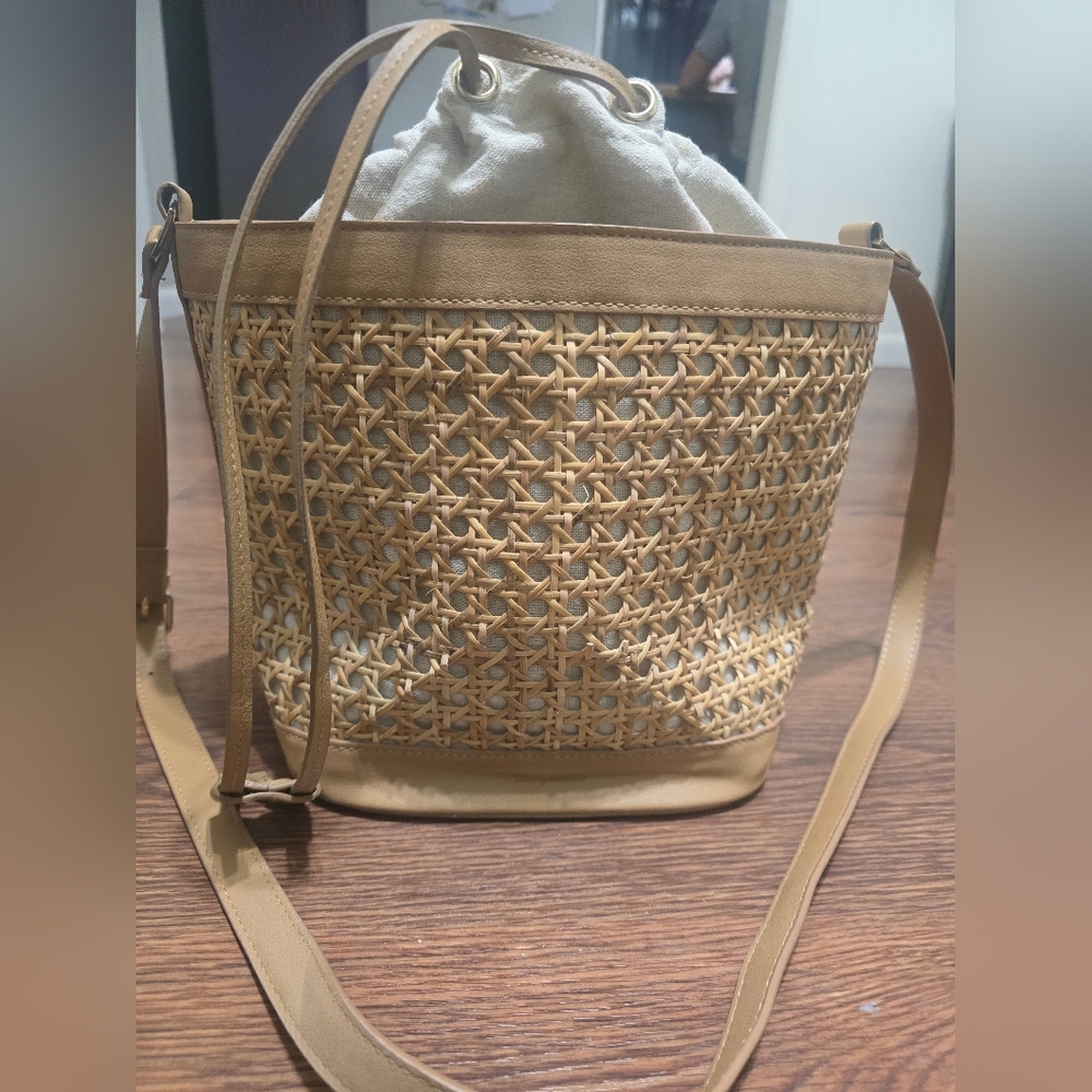 Tommy Bahama Bucket Rattan Purse Drawstring Insert Crossbody Shoulder Bag - Picture 1 of 13